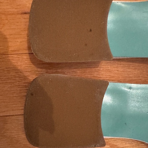 Elegant Pearl-Embellished Women's Shoes - Picture 2 of 4